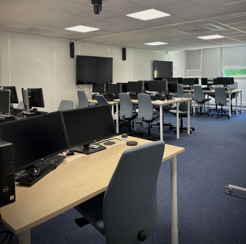 Nettoyage business school, écoles informatiques, campus universitaires et cabinets à Marne-la-Vallée — Val d'Europe (77)